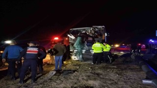 Denizlide minibüs yolcu otobüsüyle çarpıştı: Yaralılar var