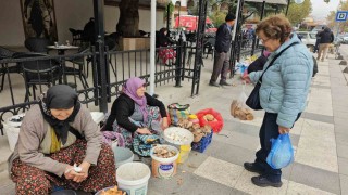 Deprem bölgesi Sındırgıda hayat devam ediyor