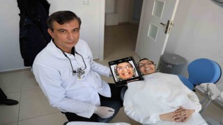 Depremlerden etkilendi, diş tedavisinde implantı rafa kaldıracak cam fiber uygulamasını geliştirdi