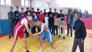 Develide liselerarası güreş müsabakaları yapıldı