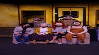 Devlet Tiyatrosu Sersemler Evi oyunuyla Karsta