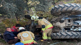 Devrilen traktörün altında kalan çiftçi hayatını kaybetti