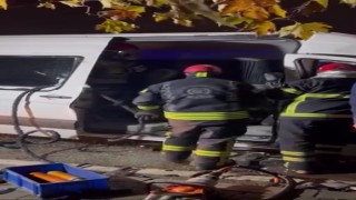 Dilovasında tır ile işçi minibüsü çarpıştı: 9 yaralı