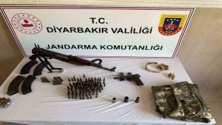 Diyarbakırda jandarma operasyonlarında çok sayıda silah ve mühimmat ele geçirildi