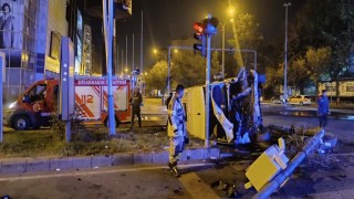 Diyarbakırda minibüs devrildi: 4 yaralı