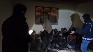 Doğubayazıtta göçmen kaçakçılığı operasyonu: 14 düzensiz göçmen yakalandı