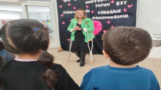 Doğuştan koltuk değneğine mahkumdu, yılmadı öğretmen oldu