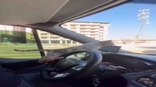 Donmak üzere olan kediyi aracına aldı: Şoförün duyarlı hareketi yolcuların takdirini topladı