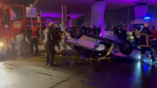 ‘Dur ihtarına uymayarak kaçan otomobil takla attı: 2 yaralı