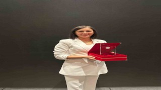 Eczacılık Fakültesi Öğretim Üyesi Doç. Dr. Çevike TEB Eczacılık Akademisi Teşvik Ödülü