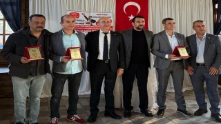 Edremitte Bakkallar Odası, 20 yılını tamamlayan esnafları plaketle ödüllendirdi