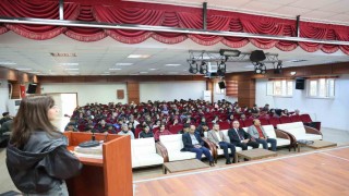 Eğil Belediyesi lise öğrencilerine etkili sınav hazırlıkları konferansı verdi