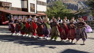 Eğin Halk Oyunları, gençlerle yeniden hayat buluyor