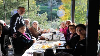 Eğitimci başkan emekli öğretmenleri konuk etti