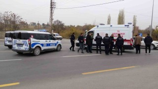 Ekip aracında fenalaşan polis memuru hastaneye kaldırıldı