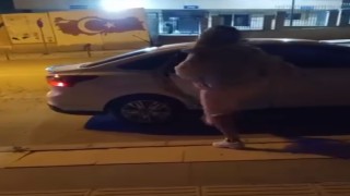 Elazığda bir kadın, tartıştığı şahsın arabasına saldırdı