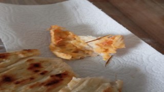 Elazığda ekmeğin içerisinden odun parçaları çıktı