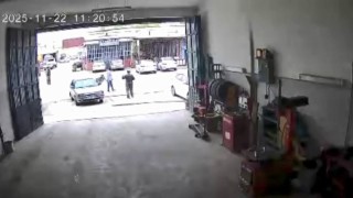 Elazığda motosiklet kazası güvenlik kamerasına yansıdı