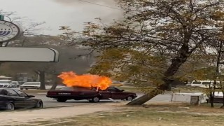 Elazığda seyir halindeyken yanan otomobil kullanılamaz hale geldi