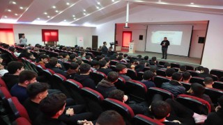 Elazığdaki liselerde Fırat Üniversitesi tanıtıldı