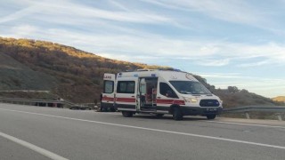 Elektrik direğine çarpan aracın sürücüsü yaralandı