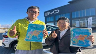 Elektrikli araçla dünya turuna çıkan çevreci çift Vana ulaştı