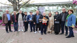 Emekli öğretmen ilkokul öğrencileriyle 50 yıl sonra ilk kez buluştu