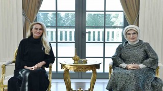 Emine Erdoğan, KKTC Cumhurbaşkanının eşi Nilden Bektaş Erhürman ile bir araya geldi