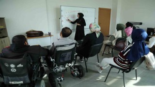 Engelsiz Yaşam Merkezinde dezavantajlı bireyler sosyal ve kültürel faaliyetlerle destekleniyor