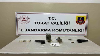 Erbaada jandarmadan uyuşturucu ve ruhsatsız silah operasyonu