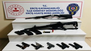 Ercişte 5 adet ruhsatsız tabanca ve 2 adet yivsiz av tüfeği ele geçirildi