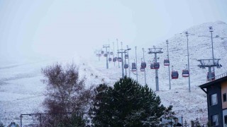 Erciyeste kar yağışı, dağ beyaza büründü