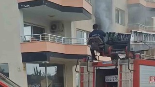 Erdemlide bina yangını korkuttu