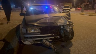 Erzincanda iki araç kafa kafaya çarpıştı: 3 yaralı