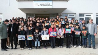 Erzincanlı öğrencilerden Verimli köyüne dostluk köprüsü