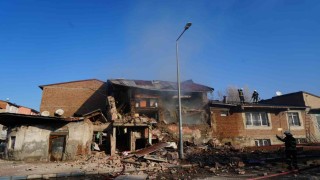 Erzurumda doğalgaz patlaması: 2 ev çöktü, 1 yaralı