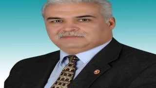 Eski başkan araç kullanırken kalp krizi geçirip hayatını kaybetti