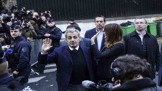 Eski Fransa Cumhurbaşkanı Sarkozy adli kontrol şartıyla serbest bırakıldı