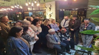 Eski öğrencilerinden emekli öğretmene duygulandıran Öğretmenler Günü sürprizi