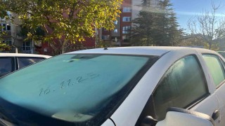 Eskişehirde kırağı araç camlarını kapladı