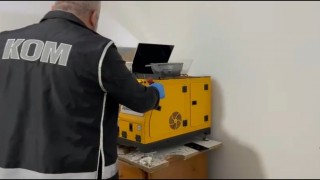 Evin odalarını sigara imalathanesine çevirmişler