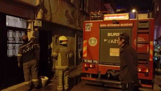 Evini yakarak intihar etmeye kalkıştı