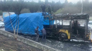 Eyüpsultanda İETT otobüsü alev topuna döndü