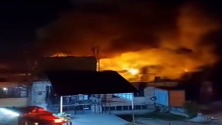 Fabrika yerleşkesinde çıkan yangında 6 işyeri zarar gördü