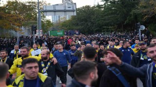 Fenerbahçe taraftarı derbi için stada geldi