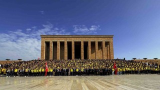 Fenerbahçeli taraftarlar, Anıtkabiri ziyaret etti