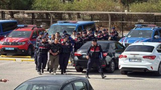 FETÖ şüphelileri denizde yakalandı