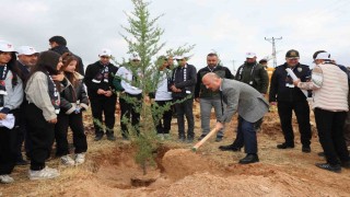 Fidanlar şehitler için toprakla buluştu