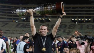 Filipe Luis, teknik direktörlük kariyerinde 5. kupasını kazandı