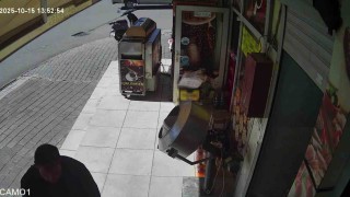 Firari hükümlü hırsızlık yaptı, yakalandı